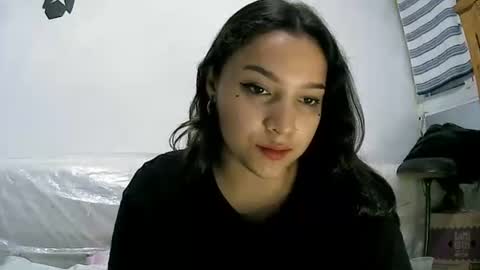 izzy_32 online show from February 7, 2026, 2:54 pm