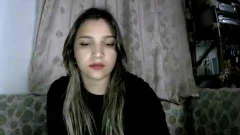 Snapshot of izzy_32 chatting on July 23, 2026, 8:12 am izzy_32 online show from July 23, 2026, 8:12 am