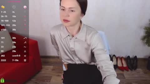 Queen of nylon  Victoria online show from November 6, 2025, 5:30 am