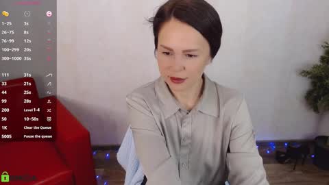 Queen of nylon  Victoria online show from December 15, 2025, 5:01 am