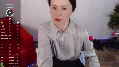 Queen of nylon  Victoria online show from December 18, 2025, 5:24 am