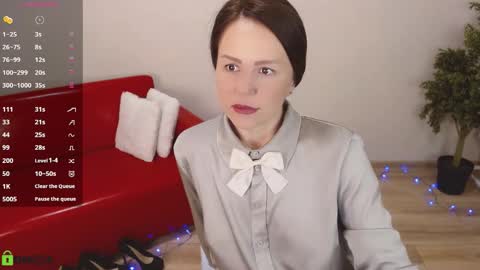 Queen of nylon  Victoria online show from March 4, 2026, 5:35 am