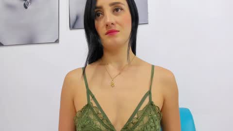 Izzy online show from February 1, 2025, 1:20 pm