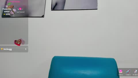 Izzy online show from February 2, 2025, 7:35 pm