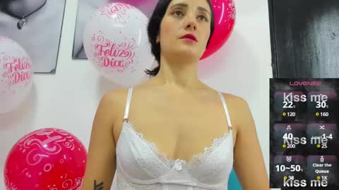 Izzy online show from February 15, 2025, 1:05 pm