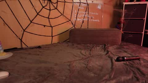 Izzy Inked online show from October 13, 2025, 11:10 am