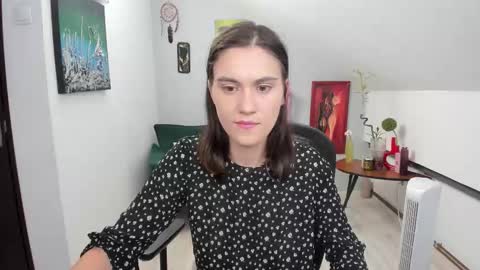 Izzy online show from September 17, 2025, 1:24 pm