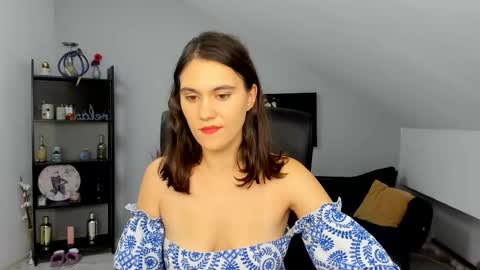 Izzy online show from October 8, 2025, 11:35 pm