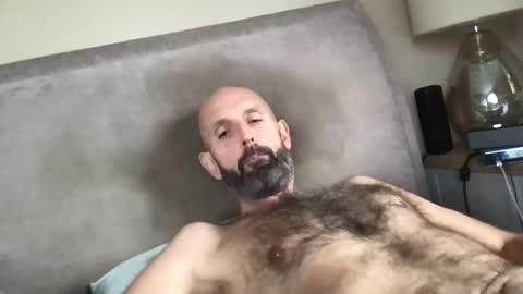 izzysboytoy1 online show from November 3, 2025, 10:38 am