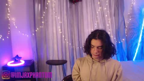 Hey im Jaxxxon check my info     online show from December 3, 2024, 12:38 pm