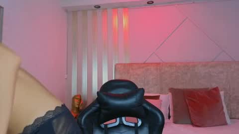 j_belle_ online show from April 9, 2026, 1:49 pm