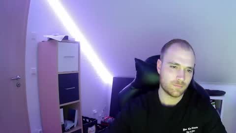 Snapshot of j_german783377 chatting on March 4, 2025, 6:18 pm here4y online show from March 4, 2025, 6:18 pm