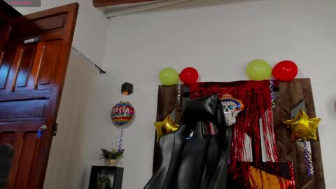 Snapshot of j_king__ chatting on May 2, 2026, 12:43 pm J King online show from May 2, 2026, 12:43 pm