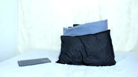 i am juan musiry independent model  online show from February 6, 2025, 8:07 am