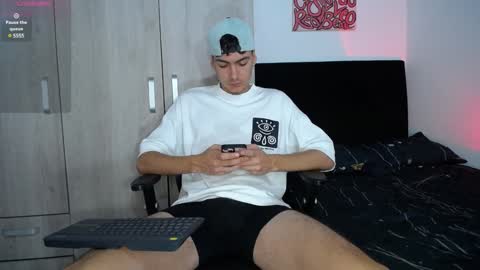 INDEPENDENT MODEL online show from February 5, 2025, 11:12 am