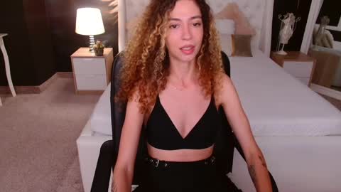 Snapshot of jackie__fox chatting on June 4, 2026, 5:02 am Jackie online show from June 4, 2026, 5:02 am