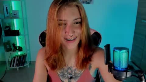 Linda Sofia help me get to 100 thumbs up online show from December 12, 2024, 4:48 am