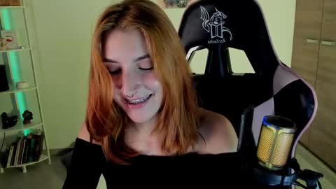 Linda Sofia help me get to 100 thumbs up online show from December 17, 2024, 5:18 am