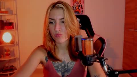 Linda Sofia help me get to 100 thumbs up online show from January 30, 2025, 4:06 am