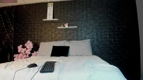 jacky_wolf1 online show from April 22, 2026, 6:42 pm