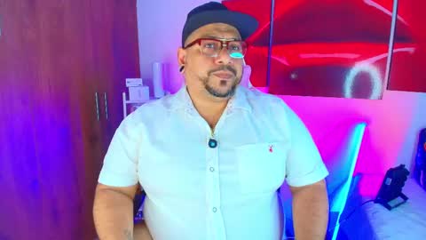 daddy sir master bear online show from September 18, 2025, 3:47 pm