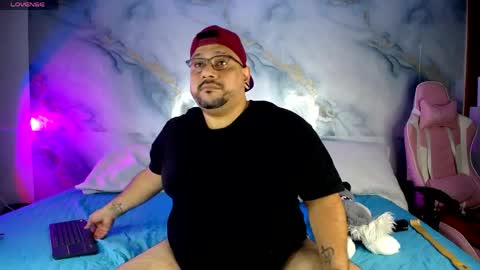 daddy sir master bear online show from April 17, 2026, 11:13 am