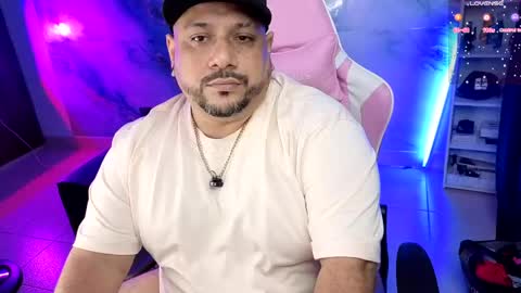 daddy sir master bear online show from April 22, 2026, 2:03 am