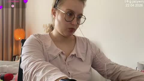 jacywinslat online show from April 22, 2026, 5:43 am