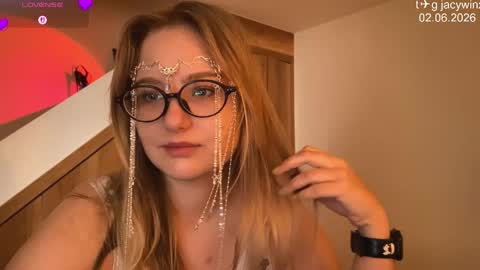 jacywinslat online show from June 3, 2026, 4:04 am