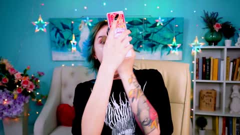 jade_castle online show from January 6, 2025, 2:25 pm