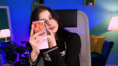 jade_castle online show from January 17, 2026, 4:33 pm