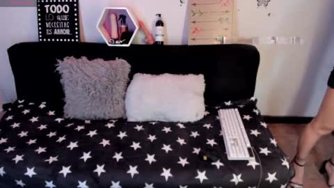 jade_connor online show from April 14, 2026, 8:37 pm