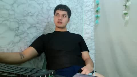 jade_halo online show from April 16, 2026, 12:39 pm
