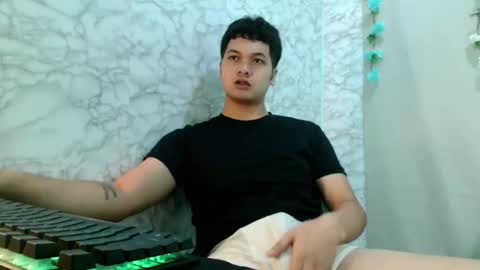 jade_halo online show from April 19, 2026, 12:33 am