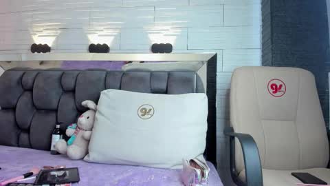  JADE  online show from November 11, 2025, 6:41 pm