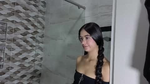 jade_lovv online show from June 4, 2026, 12:22 pm