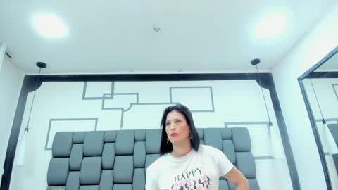 Jade  online show from December 13, 2024, 11:02 am