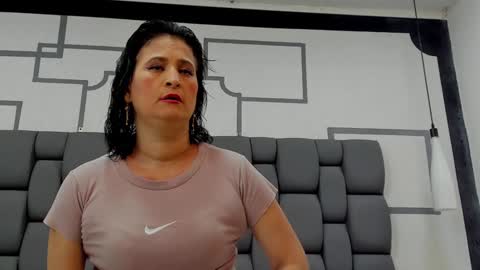 Jade  online show from December 30, 2024, 11:04 am