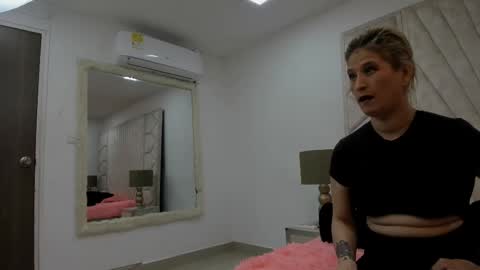 Jade  online show from September 20, 2025, 11:44 am