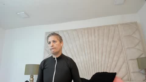 Jade  online show from September 25, 2025, 11:36 am