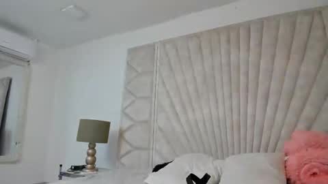 Jade  online show from September 27, 2025, 11:15 am