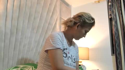 Jade  online show from November 5, 2025, 9:31 am