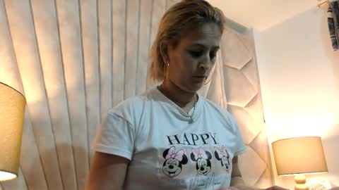 Jade  online show from November 10, 2025, 11:42 am