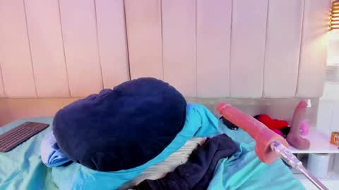 jade swet online show from February 11, 2025, 12:27 pm