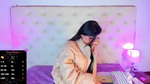 jade white  online show from December 21, 2024, 12:06 pm