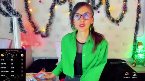 jade white  online show from December 26, 2024, 12:49 pm