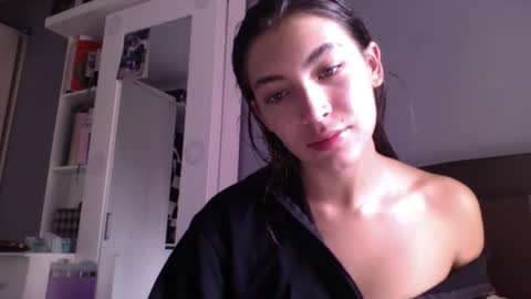 Snapshot of jade_ws chatting on June 5, 2026, 9:42 pm Jade online show from June 5, 2026, 9:42 pm