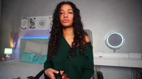 Jade online show from November 27, 2025, 8:27 am