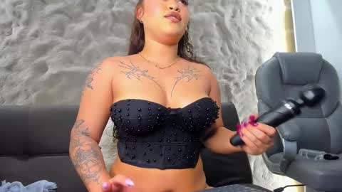 jadee__ online show from February 18, 2025, 5:53 am