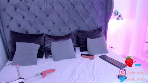 Jade Red  online show from December 17, 2024, 5:47 pm